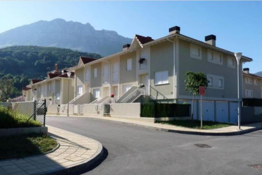 Casa En La Montana Con Piscina De Temporada Arredondo Exterior foto