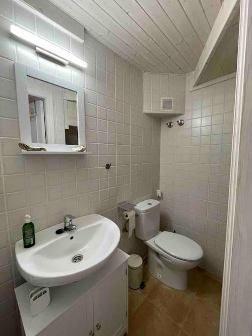 Casa En La Montana Con Piscina De Temporada Arredondo Exterior foto