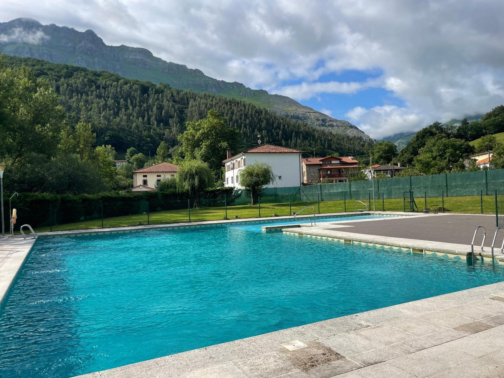 Casa En La Montana Con Piscina De Temporada Arredondo Exterior foto